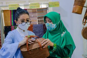 Istri Gubernur NTT kagum dengan berbagai kerajinan dimiliki NTB