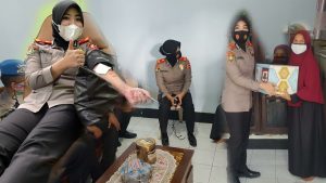 Aksi mulia Kompol Veronica, beri bingkisan ke purnawirawan hingga donor darah