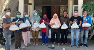 Warga Ahmadiyah terima sembako dari PMII Bali Nusra