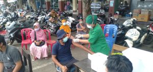 Terus digenjot, vaksinasi perdana digelar Puskesmas di pasar Pagesangan