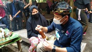 Sandiaga Uno dukung penjual jamu dengan alat pemarut, proses produktif, ekonomi kuat, indonesia bangkit