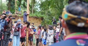 Sandiaga Uno: Traditional panjat pinang dibudayakan, kreatif paket wisata, pariwisata pulih, Indonesia bangkit