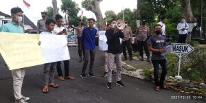 Pendemo kembali gedor Kejati dan Dikbud NTB, sejumlah proyek jumbo disorot
