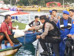 Dampak BBM naik, Polda NTB bagikan ratusan paket sembako ke Ojol hingga nelayan