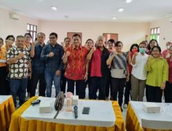 Ketua DPD PDI Perjuangan NTB helat sayembara parade busana adat WHDI