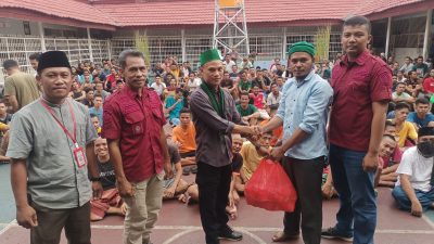 HMI Badko Berbagi Takjil ke Warga Binaan di Rutan IIB Bima