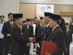 Mengabdi 30 Tahun, Hernawardi ASN Dinas Kominfotik NTB Terima Anugerah Satyalencana Karya Satya