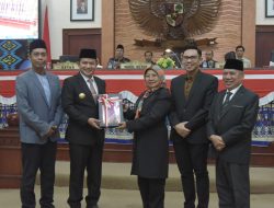 Pj Gubernur Hadiri Paripurna Penjelasan Nota Keuangan dan APBD NTB TA 2025