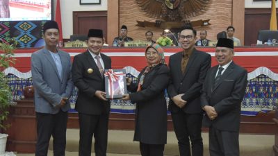 Pj Gubernur Hadiri Paripurna Penjelasan Nota Keuangan dan APBD NTB TA 2025