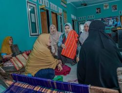 Pj Ketua TP PKK NTB Dorong Tenun dan Kriya Sasambo Gerakkan Perekonomian Masyarakat