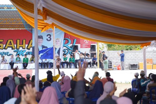 Calon Gubernur NTB Lalu Muhammad Iqbal menggelar kampanye di Kecamatan Pekat Kabupaten Dompu, Selasa 29 Oktober 2024. (Iba)