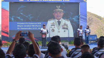 Pj Gubernur NTB Hassanudin membuka secara resmi Open Turnamen Paralayang Piala Panglima TNI Tahun 2024, di Sky Lancing Lombok Tengah, Kamis 17 Oktober 2024. (Iba/Ist)