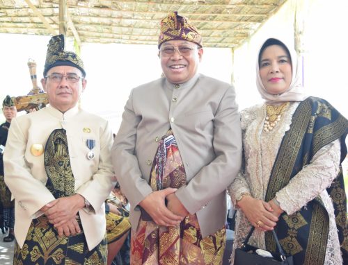 Sekda NTB Lalu GIta Ariadi menghadiri peringatan Hari Ulang Tahun Kabupaten LOmbok Tengah. (Iba)