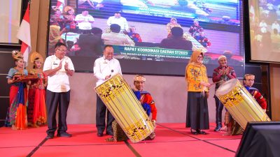 Sekretaris Daerah (Sekda) Provinsi Nusa Tenggara Barat (NTB) Lalu Gita Ariadi mewakili Penjabat (Pj) Gubernur NTB Hassanudin meresmikan Rapat Koordinasi Daerah Sensus Pertanian 2023 (Survei Ekonomi Pertanian 2024) yang diselenggarakan Badan Pusat Statistik (BPS) Provinsi NTB pada Rabu 23 Oktober 2024 di Hotel Golden Palace Mataram. (Iba/Ist)