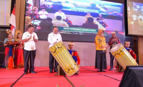 Sekretaris Daerah (Sekda) Provinsi Nusa Tenggara Barat (NTB) Lalu Gita Ariadi mewakili Penjabat (Pj) Gubernur NTB Hassanudin meresmikan Rapat Koordinasi Daerah Sensus Pertanian 2023 (Survei Ekonomi Pertanian 2024) yang diselenggarakan Badan Pusat Statistik (BPS) Provinsi NTB pada Rabu 23 Oktober 2024 di Hotel Golden Palace Mataram. (Iba/Ist)