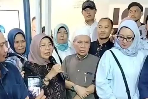 Ketua DPRD NTB Baiq Isvie Rupaeda saat menanggapi hasil quick qount Pilgub NTB memenangkan Iqbal-Dinda, Rabu 27 November 2024 di Posko Pemenangan di Kota Mataram. (Iba)