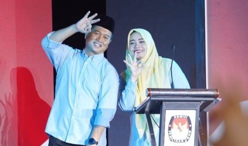 Pasangan calon Gubernur-Wakil Gubernur nTB Lalu Muhammad Iqbal-Indah Dhamayanti Putri saat debat kedua. (Iba)