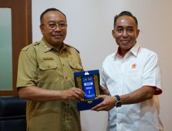 Sekda Raih Penghargaan di Bidang Olahraga NTB