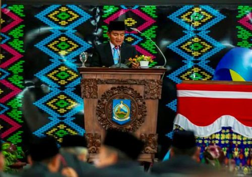 Pj Gubernur NTB Hassanudin menyampaikan sambutan pada sidang paripurna DPRD NTB, Selasa 07 Januari 2025. (Man)