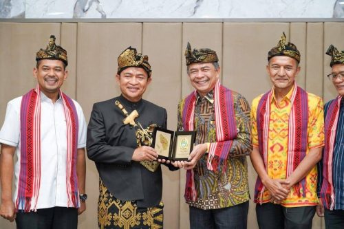 Pj Gubernur NTB menerima kunker rombongan DPRD Sumut di pendopo, Senin 10 Februari 2025. (Man)
