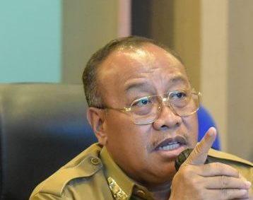 Sekda NTB Lalu Gita Ariadi memimpin rapat persiapan pelantikan gubernur dan wagub NTB terpilih di Coman center NTB, Senin 17 Februari 2025. (Man)