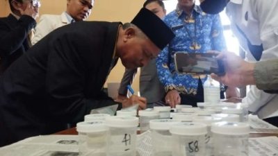 BNN NTB melakukan tes urin kepada seluruh anggota DPRD NTB beberpa waktu lalu. (Iba/Ist)