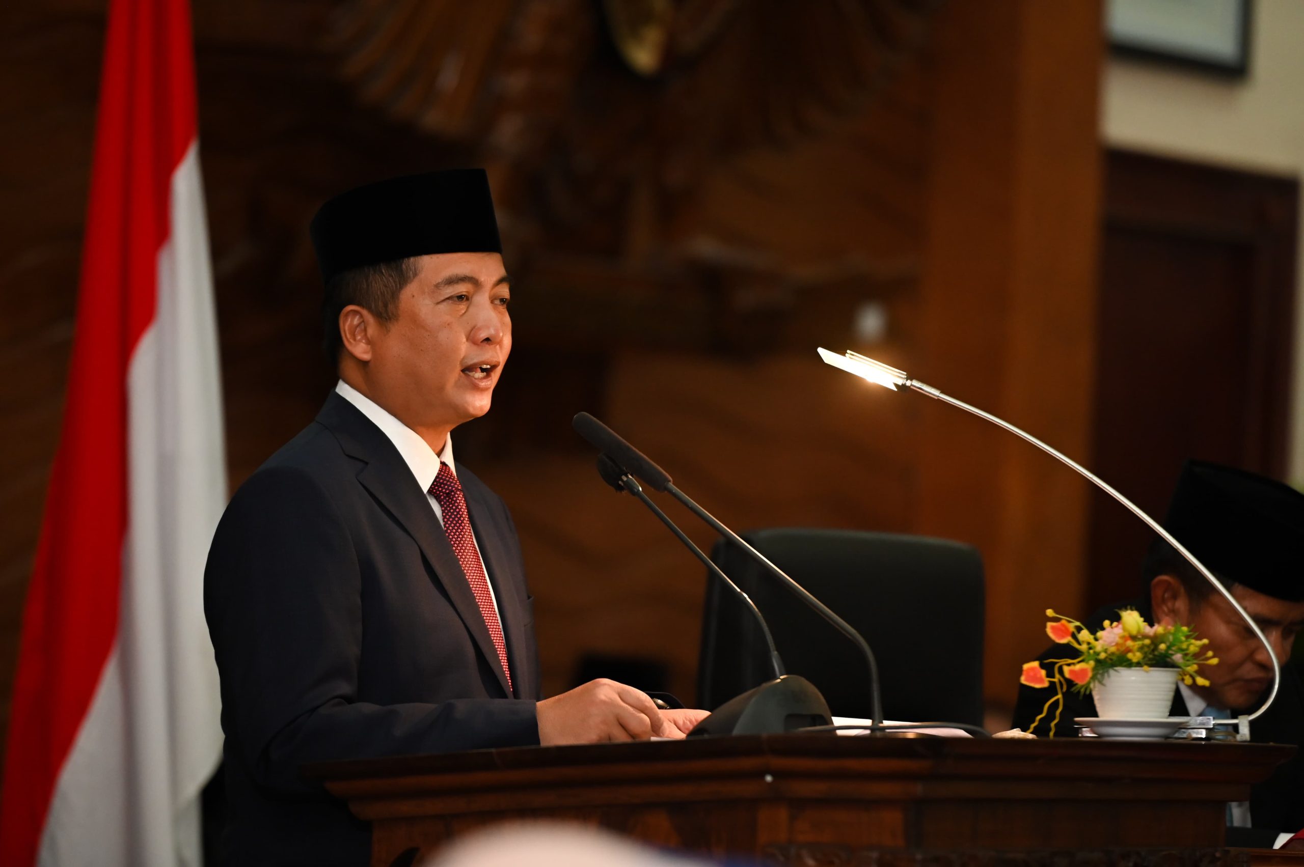 Gubernur NTB Lalu Muhammad Iqbal saat pidato perdana di hadapan paripurna DPRD NTB, Rabu 5 Februari 2025 di Gedung DPRD NTB. (Iba)