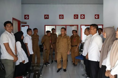 Wali Kota Bima A Rahman Abidin melakukan inspeksi mendadak (Sidak) ke sejumlah kantor pelayanan publik di wilayah Kota Bima, Selasa 8 April 2025. Lokasi yang dikunjungi antara lain Kantor Kelurahan Sadia, Kantor Keluarga Berencana (KB), Kantor Camat Rasanae Barat, dan Kantor Kelurahan Tanjung.