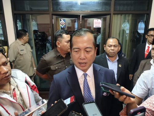 Gubernur NTB Lalu Muhammad Iqbal usai menghadiri rapat paripurna DPRD NTB, Selasa 21 April 2025 di Gedung DPRD NTB di Mataram. (Iba)