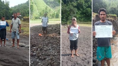Sejumlah masyarakat di Desa Talapiti Kecamatan Wera berfoto di atas lahan pertanian mereka yang dihantam banjir bandang. Hingga kini Belum ada recovery atas lahan pertanian mereka. (Iba/Ist)