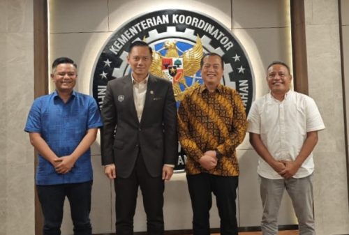 Dari kiri Ketua DPD Partai Demokrat NTB Indra Jaya Usman, Menteri Koordinator (Menko) Infrastruktur dan Pembangunan Kewilayahan Agus Harimurti Yudhoyono, dan Gubernur NTB Lalu Muhamad Iqbal usai pertemuan. (Iba)