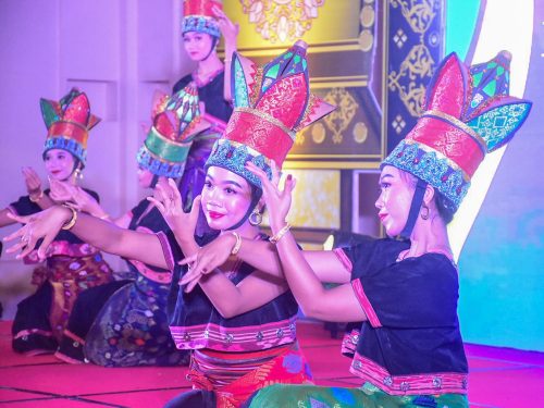 Tarian Nguri salah satu tarian penyambutan peserta delegasi IGS. (Iba)