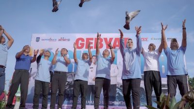 Gubernur NTB Lalu Muhamad Iqbal bersama sejumlah kepala OPD melepas burung sebagai tanda launching resmi gebyar diskon pajak kendaraan bermotor di Teras Udayana Kota Mataram, Minggu 29 Juni 2025. (Iba/Ist)