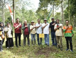 Bank NTB Syariah Launching Produk Proklim Mart di Kampung Iklim Joben Lestari