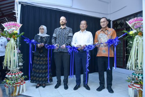 Gubernur NTB Lalu Muhamad Iqbal didampingi Plt Kadis Nakertrans Baiq Nelly Yuniarti saat peluncuran MOVE-ID, Kamis 19 Juni 2025. (Iba)