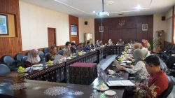 Dinas Pekerjaan Umum dan Penataan Ruang Provinsi Nusa tengara Barat (DPUPR) bersama PUPR Kota Mataram membahas penyelarasan RTRW 2025-2044. (Iba)