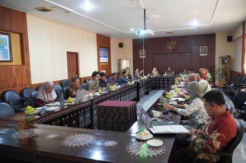 Dinas Pekerjaan Umum dan Penataan Ruang Provinsi Nusa tengara Barat (DPUPR) bersama PUPR Kota Mataram membahas penyelarasan RTRW 2025-2044. (Iba)