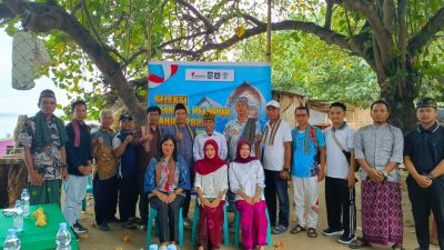 Para pemenang lomba pemuda pelopor tahun 2025 bersama Kadis Pemuda dan Olahraga NTB Wirawan Ahmad. (Iba/Ist)