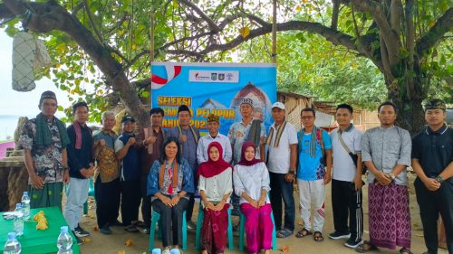 Para pemenang lomba pemuda pelopor tahun 2025 bersama Kadis Pemuda dan Olahraga NTB Wirawan Ahmad. (Iba/Ist)