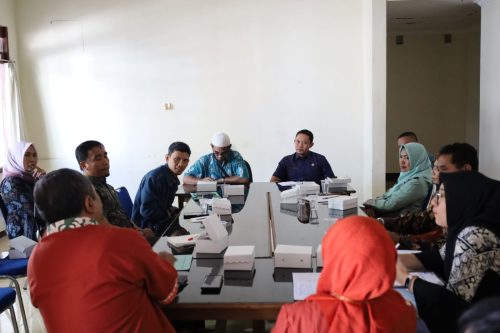 Dinas Pekerjaan Umum dan Penataan Ruang (PUPR) Provinsi Nusa Tenggara Barat melalui Bidang Bina Jasa Konstruksi menggelar rapat konsolidasi bersama Kepala Bidang Jasa Konstruksi dari kabupaten/kota se-Pulau Lombok. (Iba)