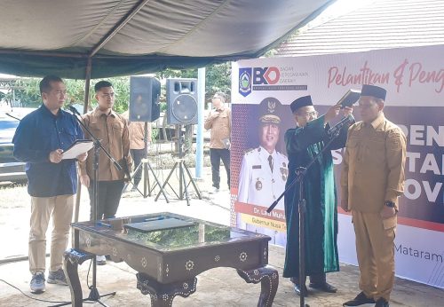 Pelantikan Penjabat Sekda NTB Lalu Mohammad Faozal dilangsungkan di halaman Pusat Pelayanan Sosial Lanjut Usia Mandalika, Kota Mataram, Kamis 10 Juli 2025. Dilantik langsung oleh Gubernur NTB Lalu Muhamad Iqbal. (Iba)