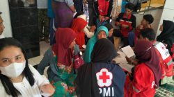 Palang Merah Indonesia (PMI) dan Keluarga Alumni Universitas Gadjah Mada (Kagama) menggelar trauma healing kepada warga yang terdampak banjir di Kota Mataram. (Iba)