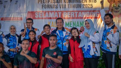 Gubernur Lalu Muhamad Iqbal bersama kontingen NTB. (Iba)