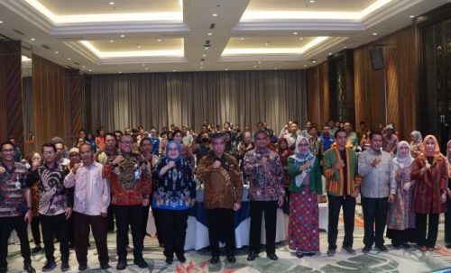 Dinas Tenaga Kerja dan Transmigrasi (Disnakertrans) Provinsi NTB terus memperkuat upaya perlindungan bagi para pekerja di wilayahnya. Salah satu langkah konkret diwujudkan melalui kegiatan Sosialisasi Peningkatan Cakupan Kepesertaan Jaminan Sosial Ketenagakerjaan yang digelar oleh Direktorat Jenderal Pembinaan Hubungan Industrial dan Jaminan Sosial Tenaga Kerja, Selasa malam (30/07/2025) di Hotel Lombok Astoria, Mataram. (Iba)