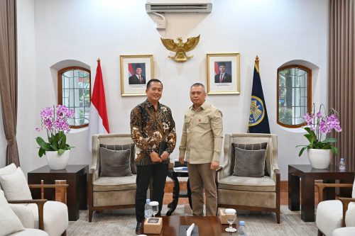 Gubernur NTB Lalu Muhamad Iqbal bersama Menteri Perhubungan di Jakarta. (Iba)