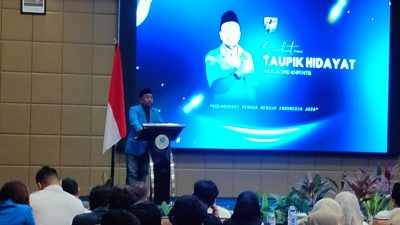 Ketua KNPI NTB, Taupik Hidayat, saat memberikan sambutan pada acara Rapat Kerja Daerah (Rakerda) KNPI NTB yang digelar di Hotel Lombok Garden, Kota Mataram, Rabu (27/8/2025). (Iba)