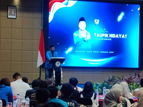 Ketua KNPI NTB, Taupik Hidayat, saat memberikan sambutan pada acara Rapat Kerja Daerah (Rakerda) KNPI NTB yang digelar di Hotel Lombok Garden, Kota Mataram, Rabu (27/8/2025). (Iba)