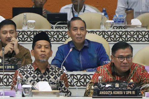 Anggota Komisi V DPRD RI Mori Hanafi saat RDP dengan Menteri PUPR di Senayan Jakarta. (Iba)