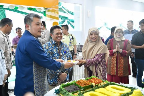 Bupati LAZ dan Wabup Nurul Adha meresmikan gedung baru Kantor Cabang Pembantu (KCP) Narmada, Kabupaten Lombok Barat. (Iba)
