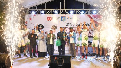 Detikntbcom - Pertandingan final yang sengit dan penuh semangat mewarnai penutupan Turnamen Bola Voli Bupati Lombok Barat Cup 2025.